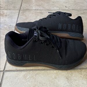 NOBULL OUTWORK Size W7 M5.5
Black Gum training gym shoe sneaker